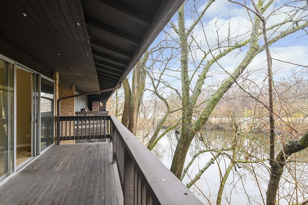 balcony - 5523 E Lake Dr