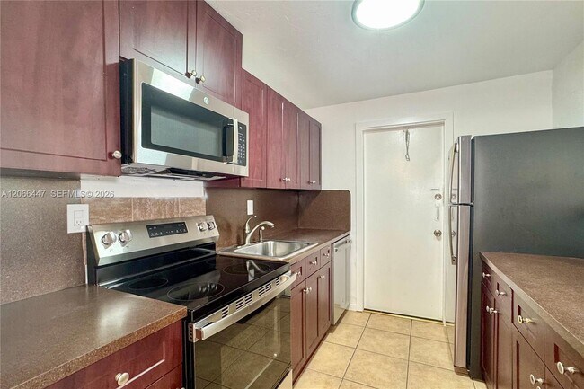 Building Photo - 13898 SW 90th Ave