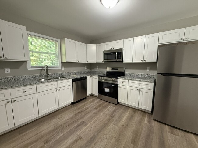 Building Photo - 1021 Sourwood Ct