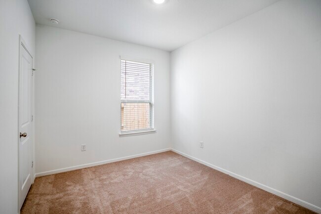 Building Photo - 16915 Elm Grove Rd