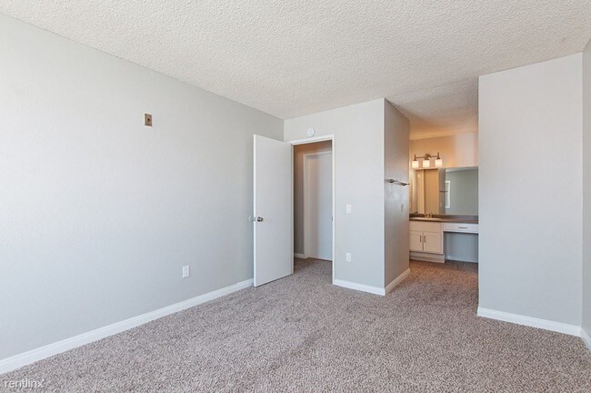 Building Photo - 8517 Paradise Valley Rd