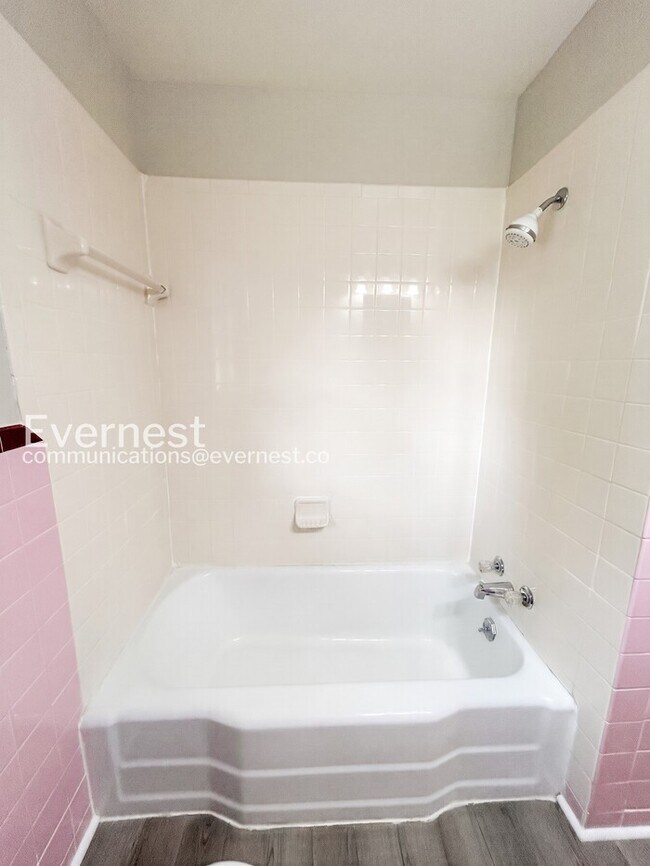 Building Photo - 112 Tabor St