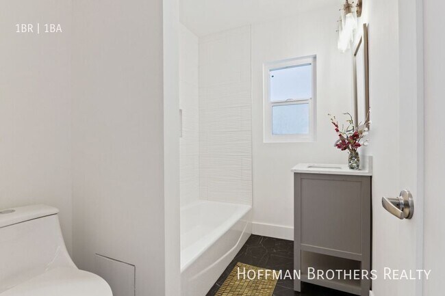 Building Photo - 150 S Alvarado St