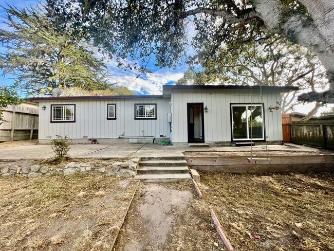 Building Photo - Single Family Home in Pacific Grove Neighb...