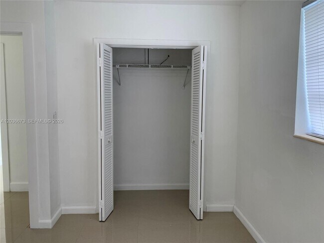 Building Photo - 2025 SW 84th Ct