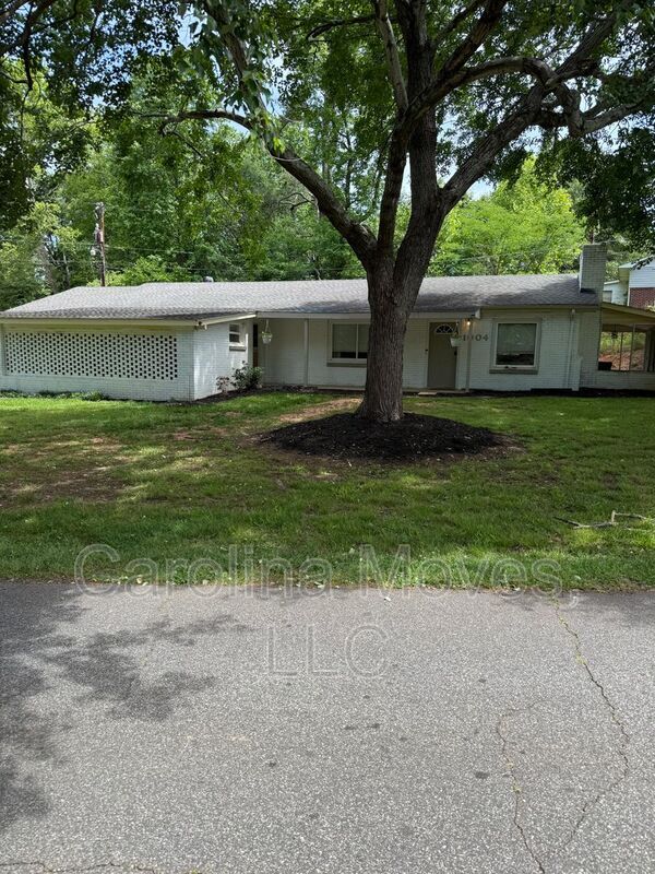 Building Photo - 1004 Blanton Pl