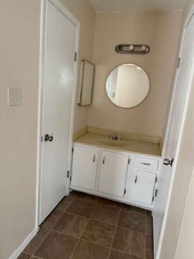 Building Photo - 6929 SW Hampshire Cir