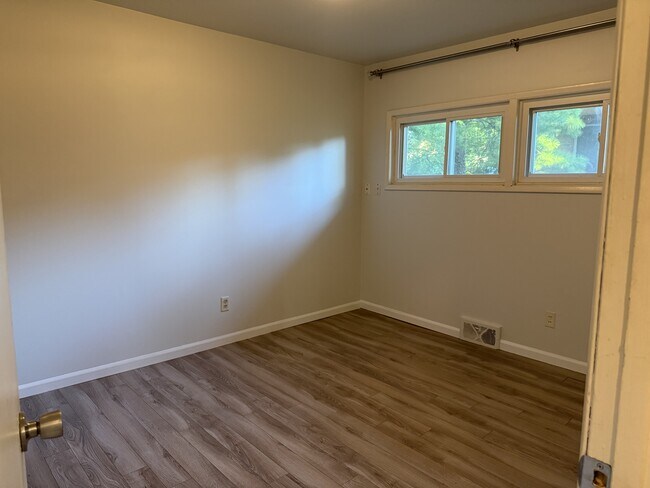 Building Photo - 413 S Revena Blvd