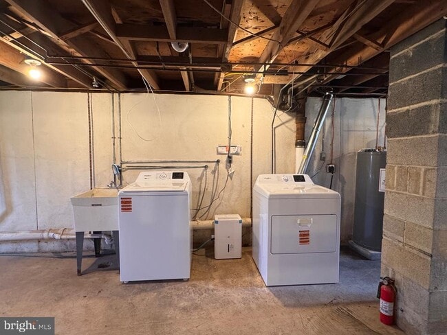 Building Photo - 1212 W King Rd