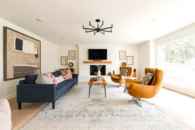 Building Photo - 4 Bedroom 2.5 Bath 2 Car Garage in Quail C...