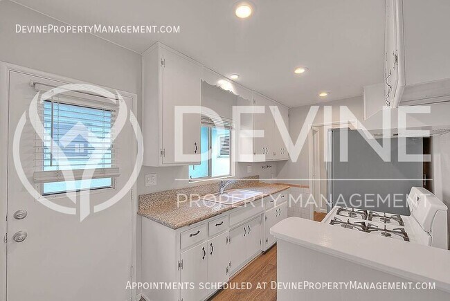 Building Photo - 1005 W. F. St-