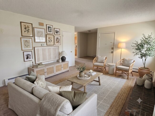 Building Photo - 4740 Scenic Cir