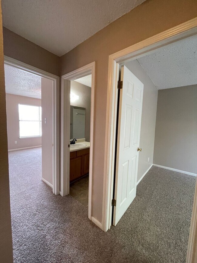 Building Photo - 1208 Monroe Loop
