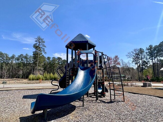 Building Photo - Great Opportunity! Lovely 3 Bedroom 2.5 Ba...