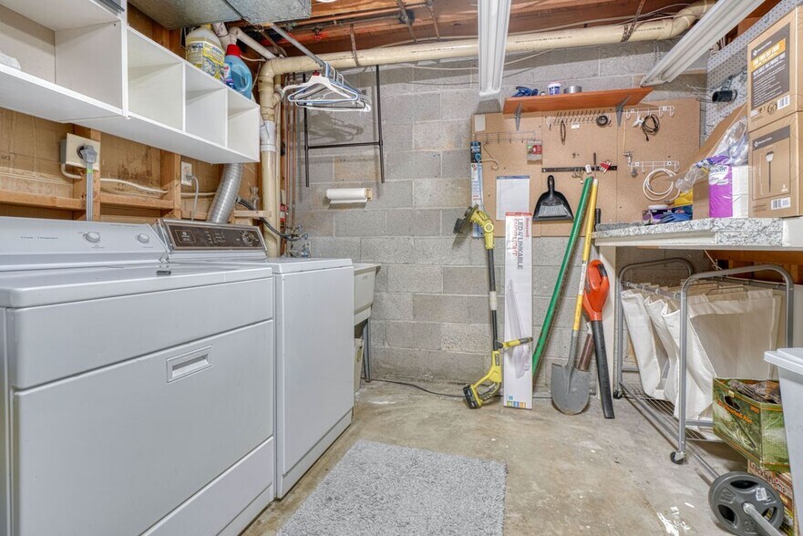 Building Photo - 18 Collis Ct