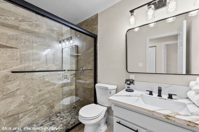 Building Photo - 931 Chaparral Dr