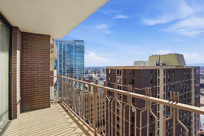 Building Photo - 35th Floor Downtown Denver Condo | 1 Bed | Private Balcony | Mountain Views