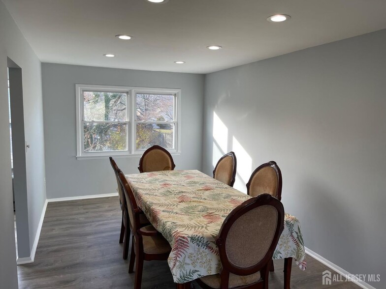 Building Photo - 57 Greenbrook Rd