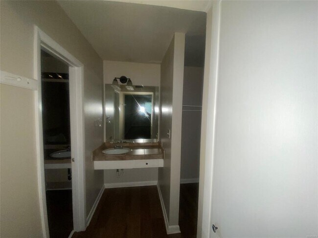 Building Photo - 2440 Price St