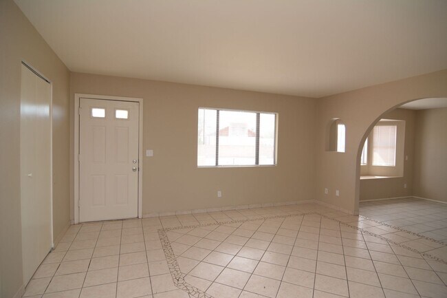 Building Photo - Updated 3 Bedroom 2 Bath Home! Southwest Tucson Location!