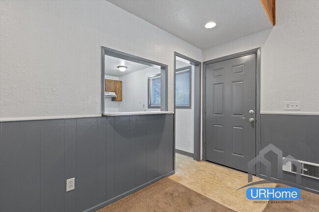 Building Photo - First Month FREE! Spacious 2BD/1.5BA Townhome in SE Portland - Move-In Ready