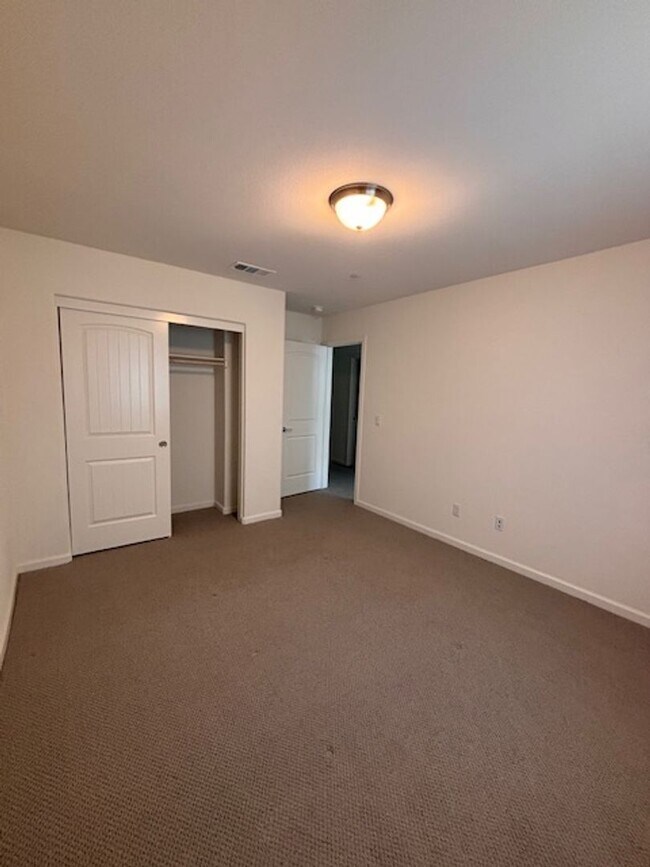 Building Photo - Welcome home to this beautiful Murrieta Town Home!