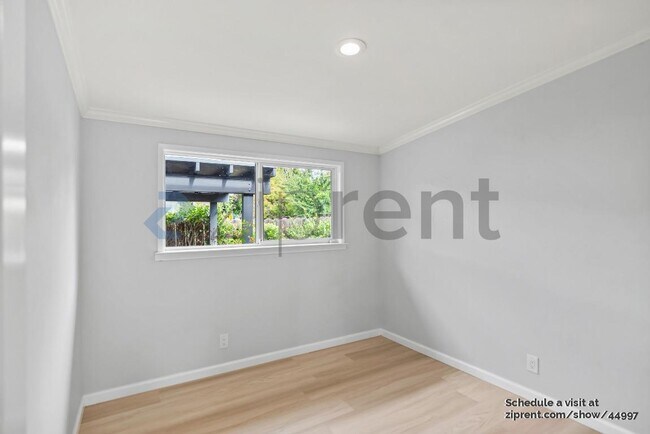Building Photo - 1114 Lily Ave