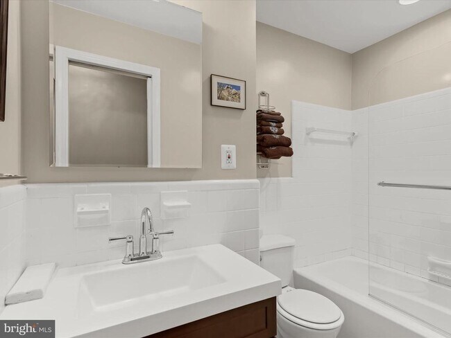 Building Photo - 12516 Two Farm Dr