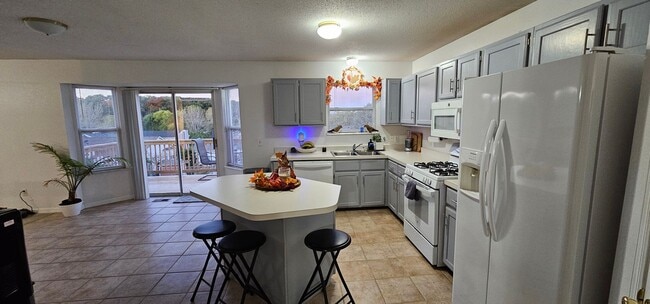 Building Photo - 4162 Whitehall Dr