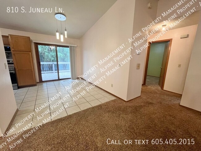 Building Photo - 810 S Juneau Ln