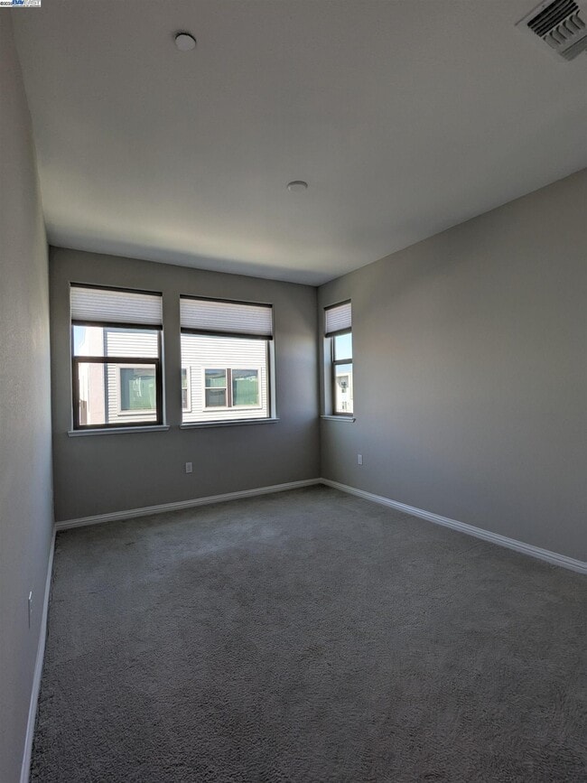 Building Photo - 5840 Virtual Ln