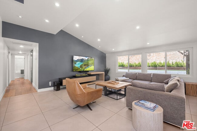 Building Photo - 20159 Hatteras St