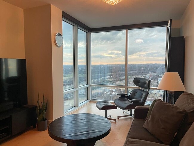 Building Photo - 300 Bowie St