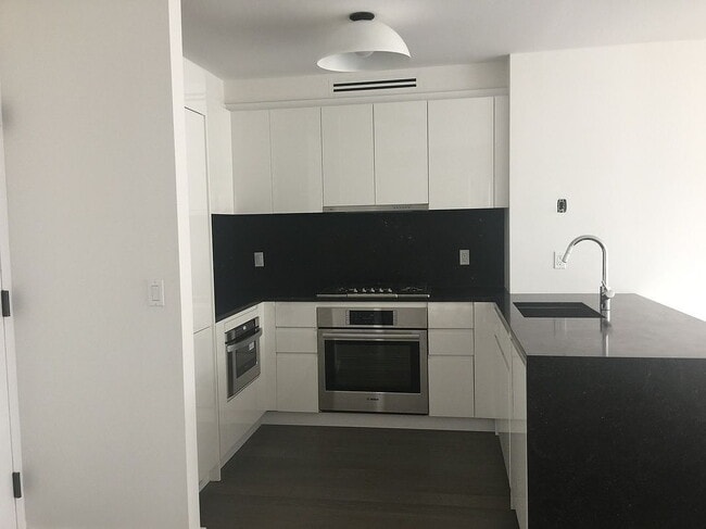 Building Photo - 385 1st Ave