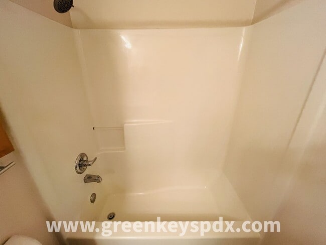 Building Photo - 3 Bedroom, 2.5 Bathroom Townhouse in N Por...