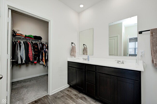 Building Photo - 2214 Warbler St