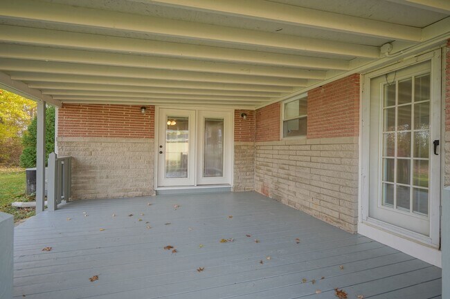 Building Photo - Recently Remodeled 4-Bedroom Home with Modern Upgrades & Spacious Yard in McCordsville