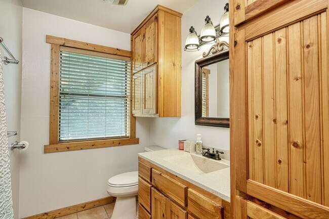 Building Photo - Custom Home with Separate Apartment