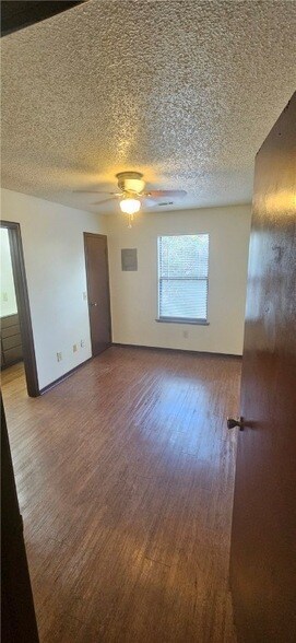 Building Photo - 635 Whitham Ave