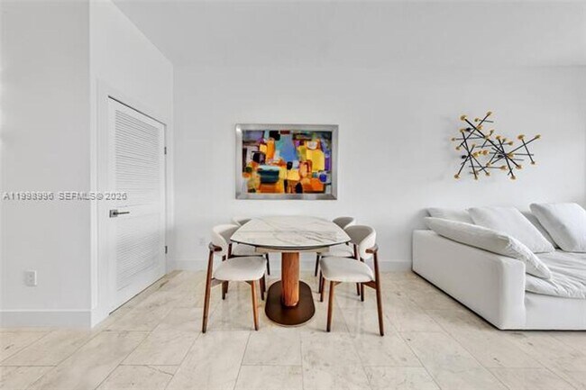 Building Photo - 6917 Collins Ave