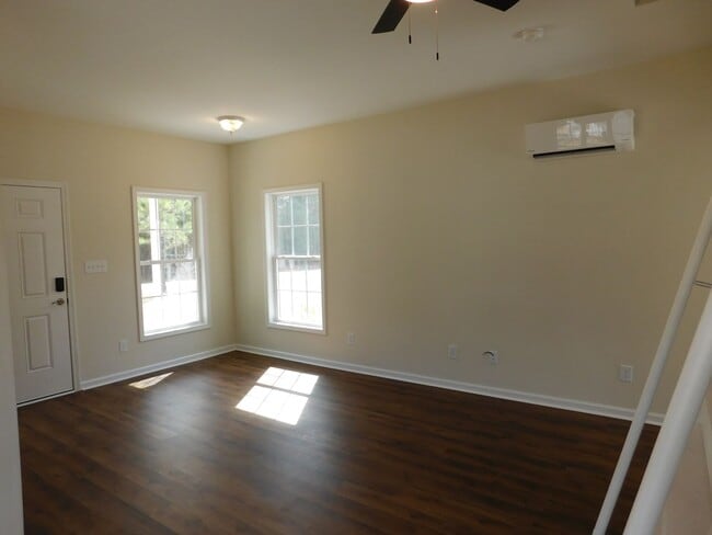 Building Photo - 160 Alexander Wy S