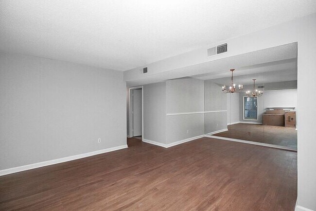 Building Photo - Updated First Floor 2BD/2BA Condo in Forest Ridge!