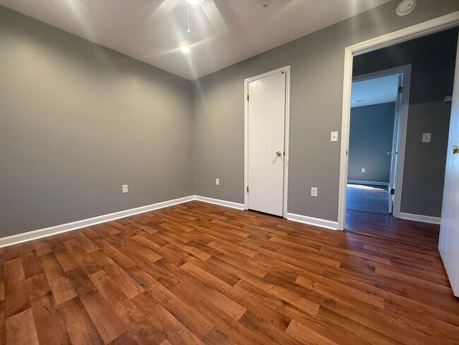 Building Photo - Pet-Friendly 3-Bedroom Home with Fenced Yard, Sun Room & Utilities Included