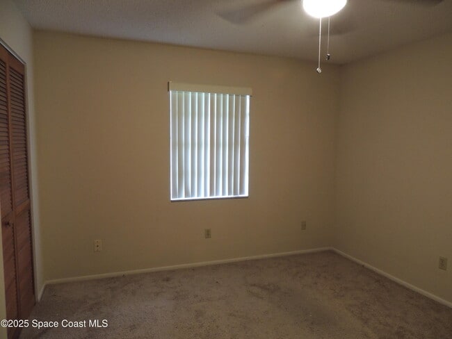 Building Photo - 2049 Ixora Dr W