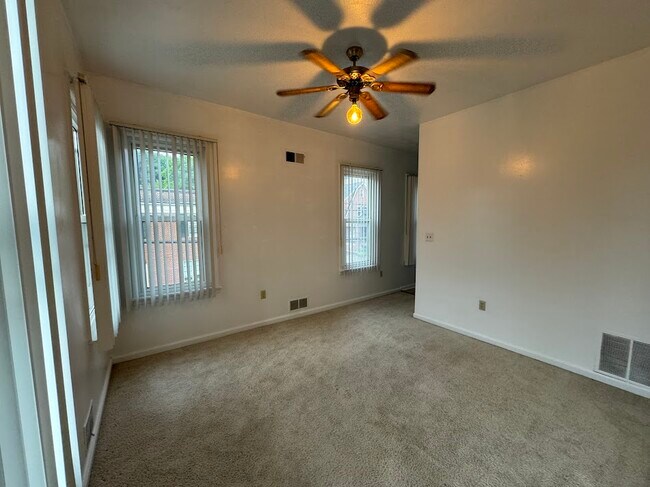 Building Photo - 920 Bellefonte St