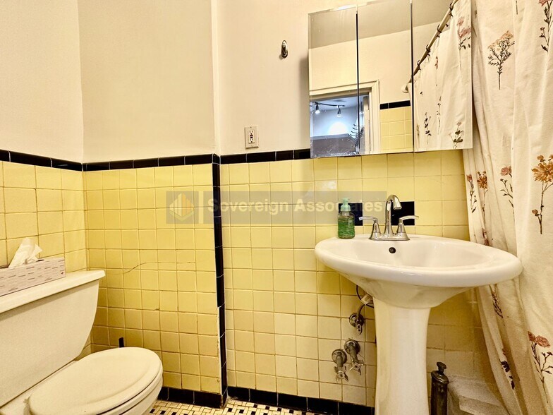 Building Photo - 309 W 107th St