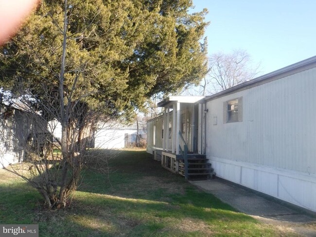 Building Photo - 53 Shamrock Ave
