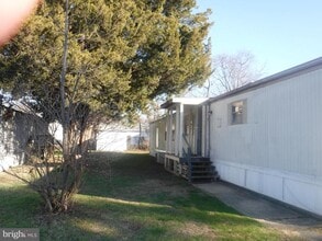 Building Photo - 53 Shamrock Ave