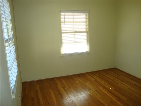 Building Photo - Refined Single-Family Residence in Desirable Bixby North