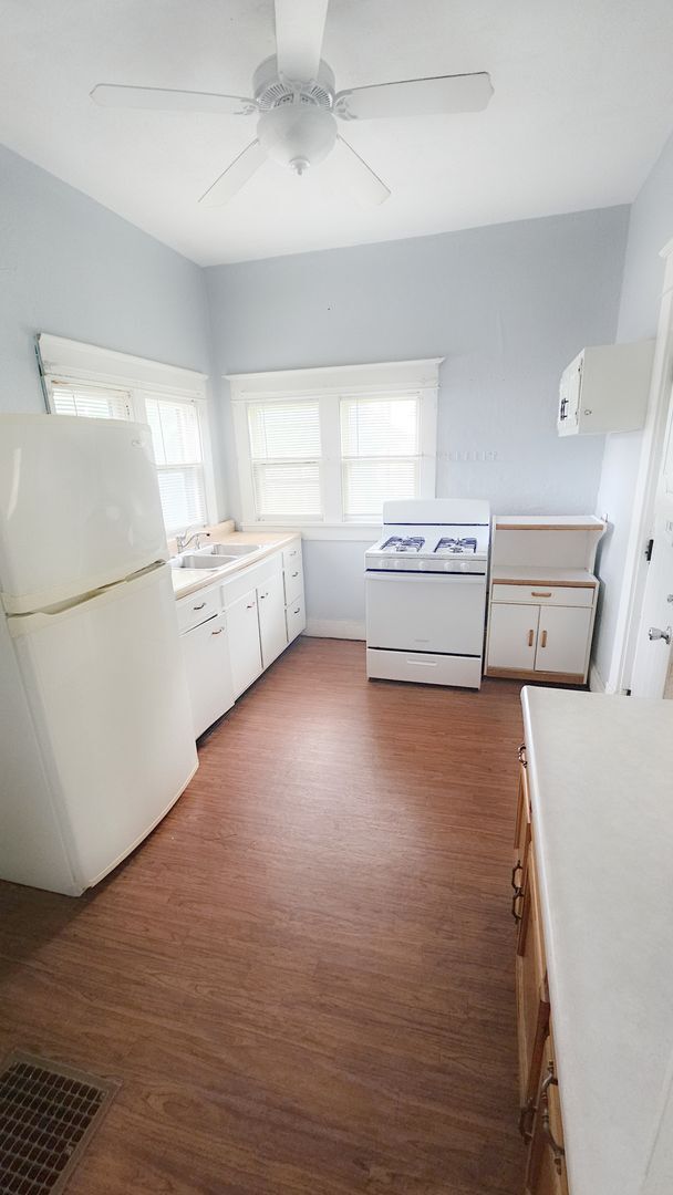 Building Photo - Charming Historic 2-Bedroom Home in Des Mo...